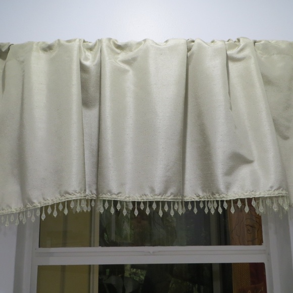 FINAL SAGE GREEN BEADED CURTAIN VALANCE - Picture 1 of 2